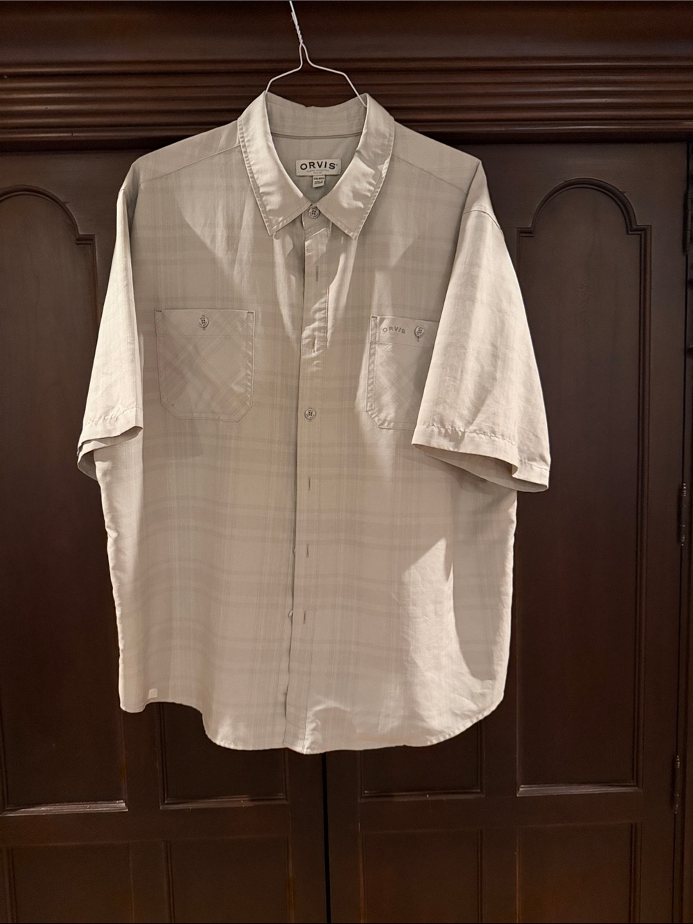 Orvis Men's Short-Sleeve Button-Down Shirt in Light Cream